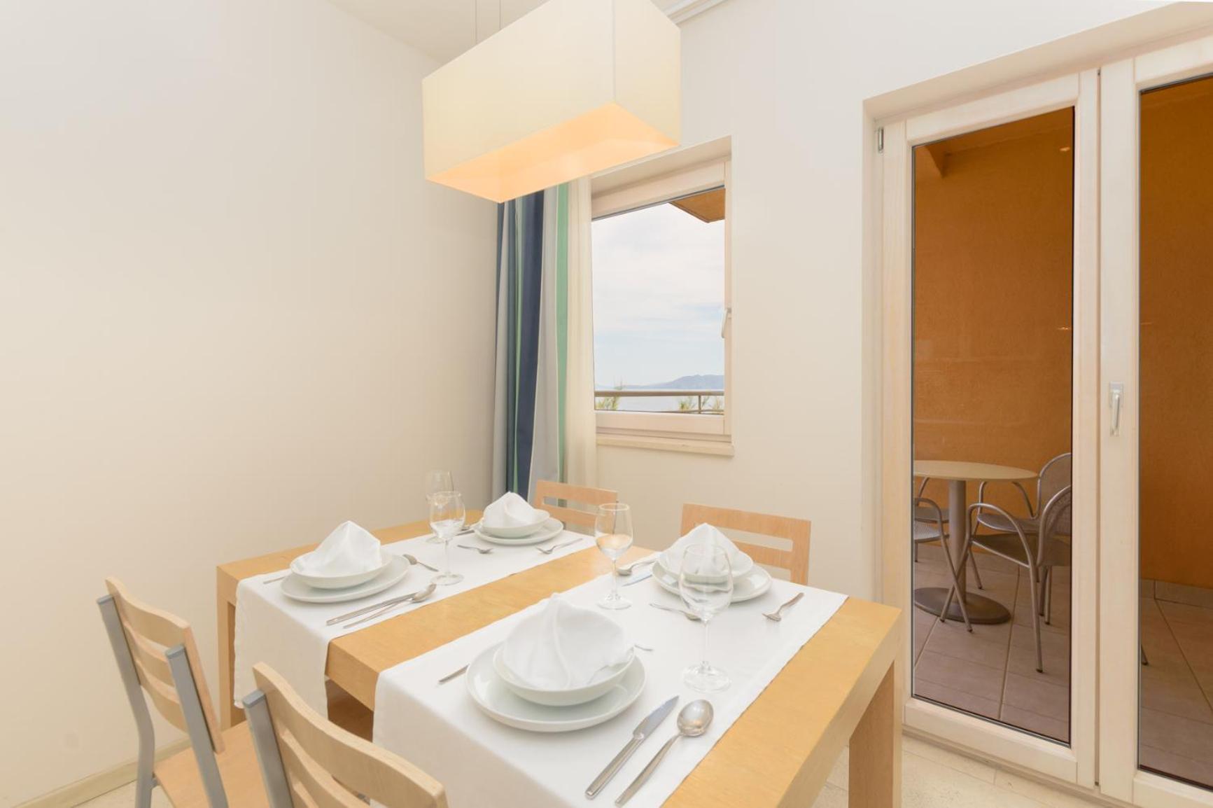 Apartments Grand Novi Vinodolski Resort الغرفة الصورة